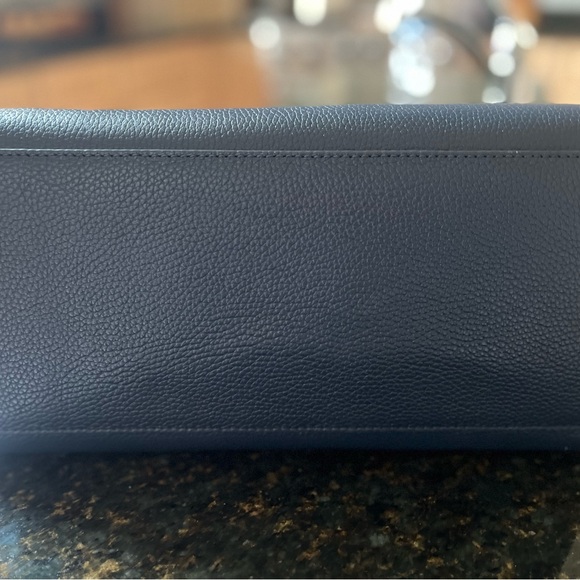 Michael Kors NWOT travel bag. - Picture 6 of 6